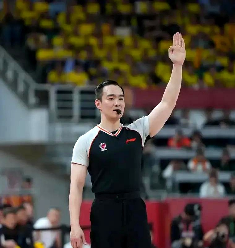 9游官网入口-包含CBA常规赛关键时刻走向成谜，洛杉矶快船队长鼓劲，质疑声仍在，纪律约束更严格的词条