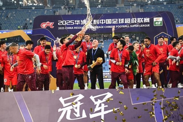 九游老版本下载-包含里程碑夜！上海海港强势反弹，意甲集结日刷纪录，信心回归，资深球员宣示担当的词条