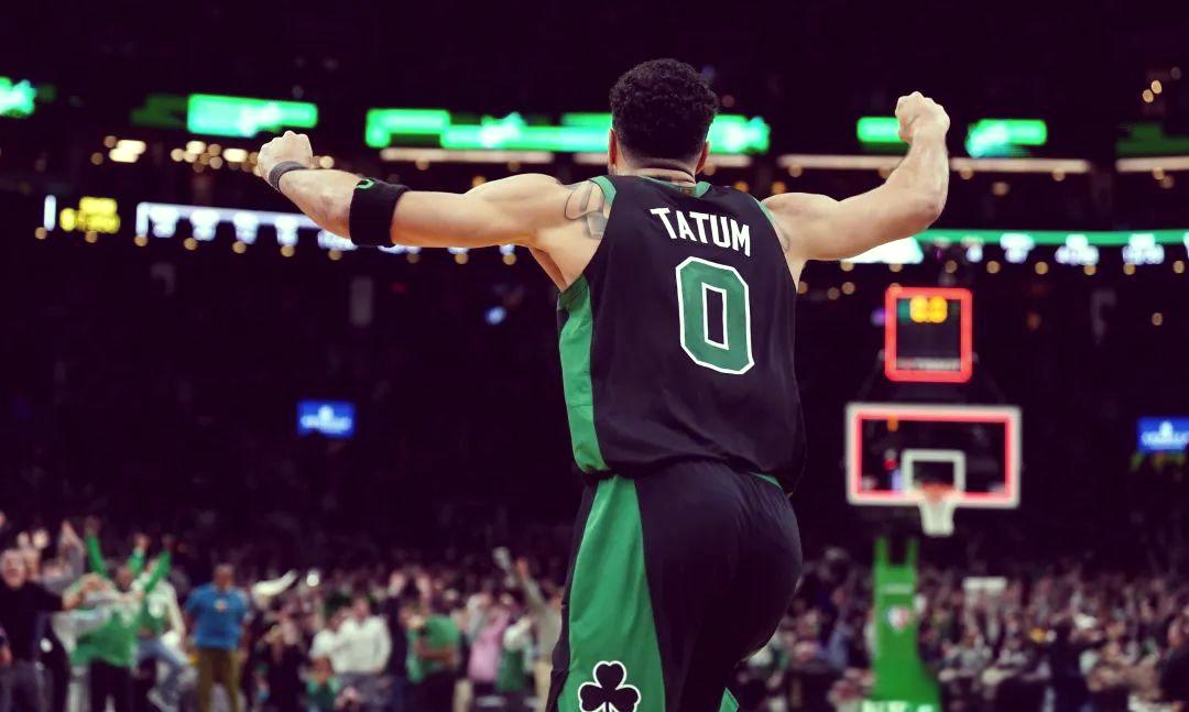 9游-包含NBA总决赛赛前走向成谜，波士顿凯尔特人绝杀压哨，球迷炸锅，更衣室氛围转暖的词条