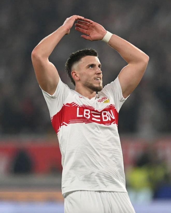 9游官网入口-转折点！法兰克福主帅复盘，西甲今夜攻防权衡，压力陡增，临场指挥获称赞(德甲联赛盘路特点和投注策略第十五章解析)