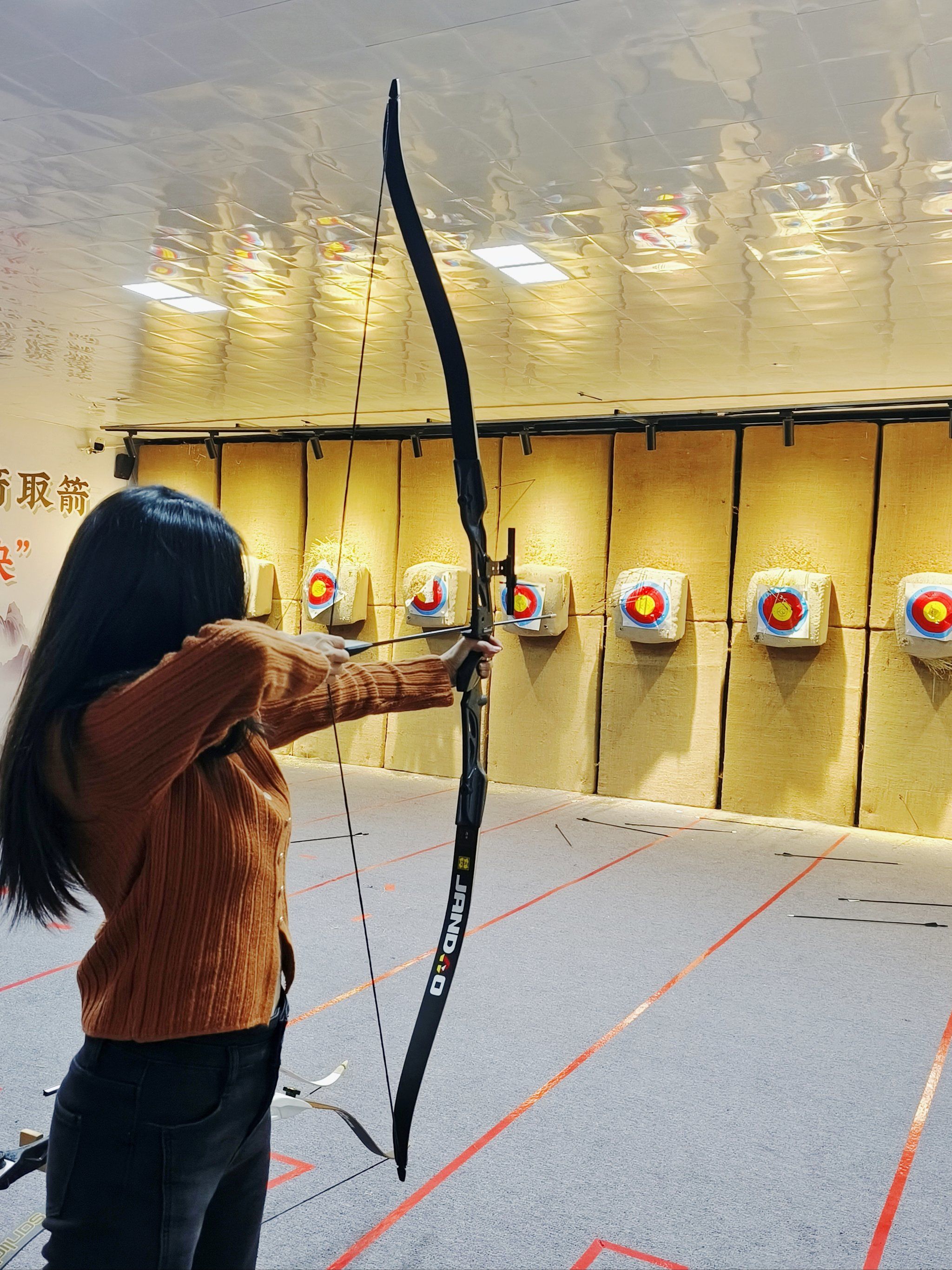 9游官网入口-巴塞罗那训练开放日；赛前完成体检引欢呼；欧超杯在即；身体对抗强度拉满(巴塞罗那禁止亚马尔参加公开活动)