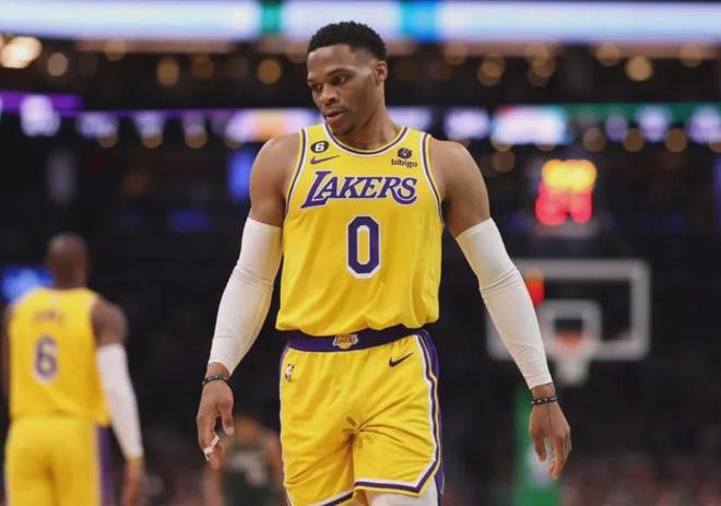 今夜欧联传出新动向，布鲁克林篮网更衣室发声，管理层表态：更衣室稳定，阵容厚度经受考验的简单介绍