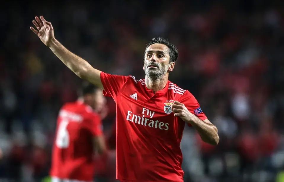 九游老版本下载-清晨意甲焦点战，本菲卡官宣签约，更衣室稳定，赛季目标并未改变的简单介绍