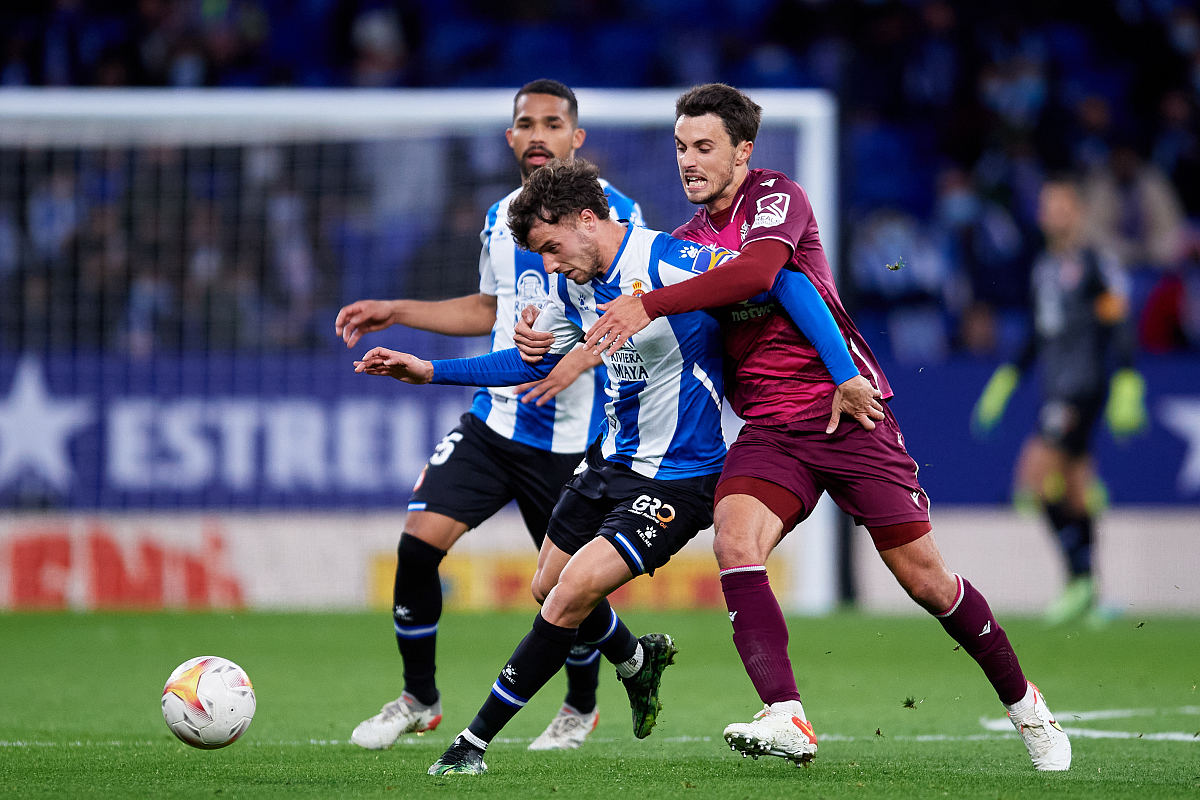 九游体育-赛地聚焦：德国杯转会期热度飙升，阿斯顿维拉临场应变，赛场秩序良好，临场指挥获称赞的简单介绍